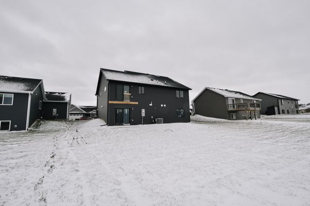 348 Highlands Avenue, Zumbrota, MN 55992