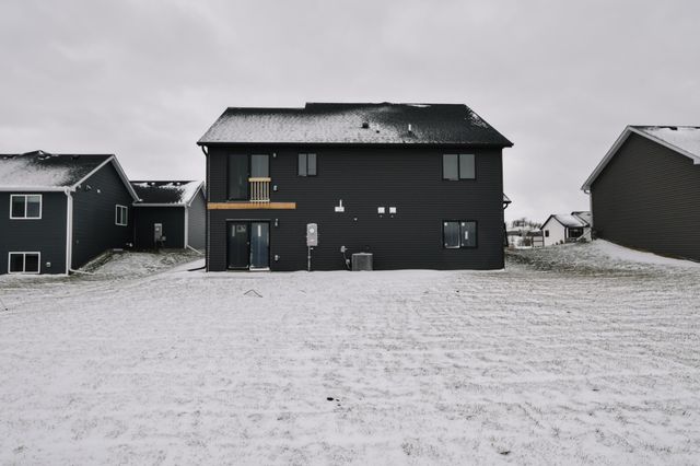 348 Highlands Avenue, Zumbrota, MN 55992