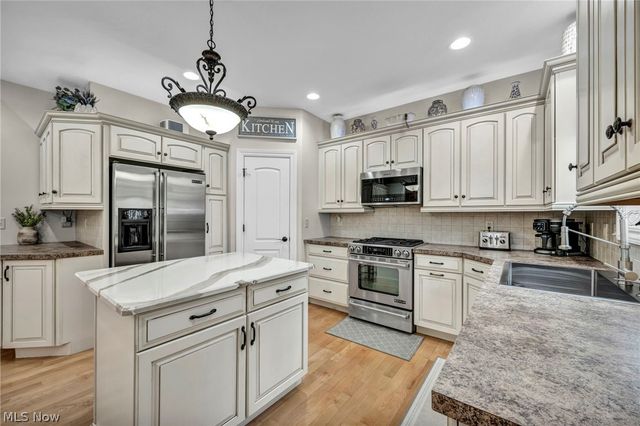 533 Terra Verde Avenue, Columbiana, OH 44408