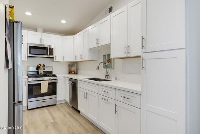 29105 E Thousand Oaks Boulevard E, Agoura Hills, CA 91301