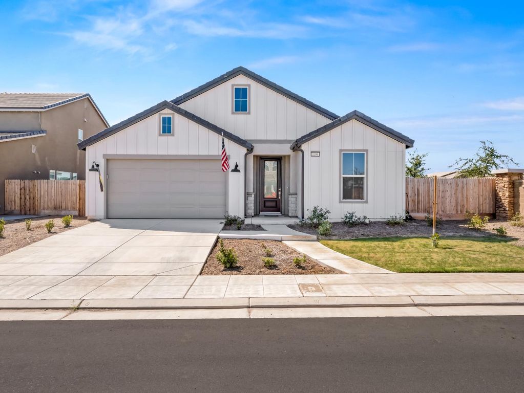 Image 1 of property listing at 1094 Sawtooth Drive W, Madera, CA 93636