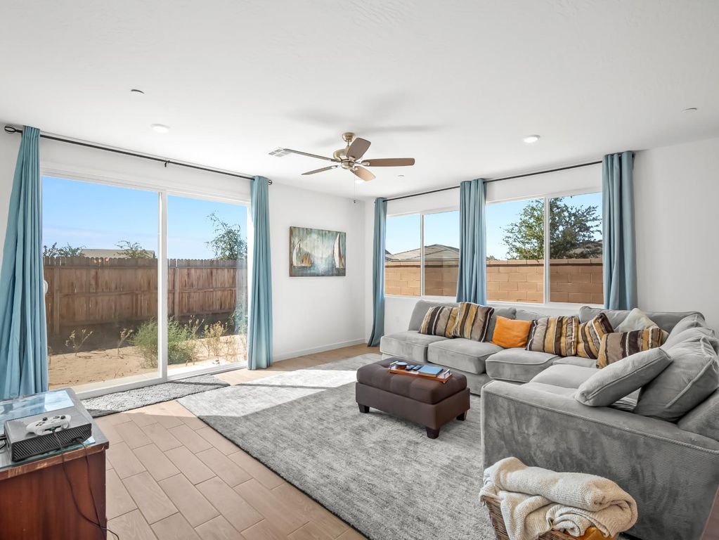 Image 12 of property listing at 1094 Sawtooth Drive W, Madera, CA 93636