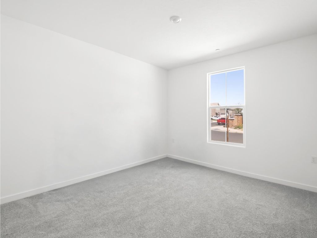 Image 16 of property listing at 1094 Sawtooth Drive W, Madera, CA 93636