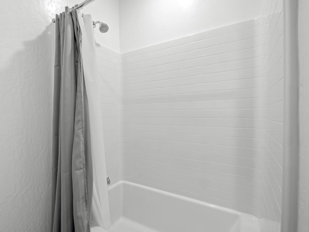 Image 21 of property listing at 1094 Sawtooth Drive W, Madera, CA 93636