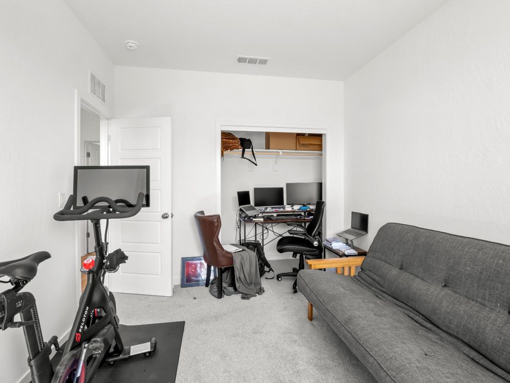 Image 26 of property listing at 1094 Sawtooth Drive W, Madera, CA 93636