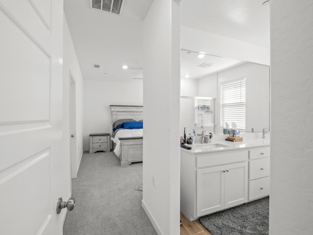 Image 27 of property listing at 1094 Sawtooth Drive W, Madera, CA 93636
