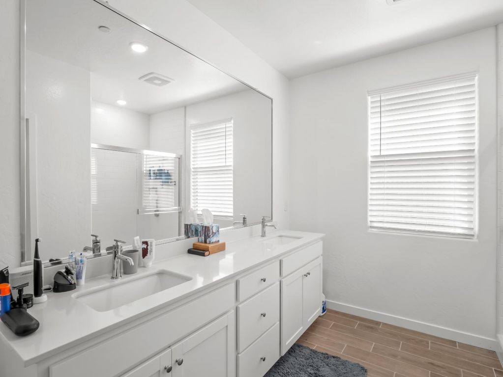 Image 29 of property listing at 1094 Sawtooth Drive W, Madera, CA 93636