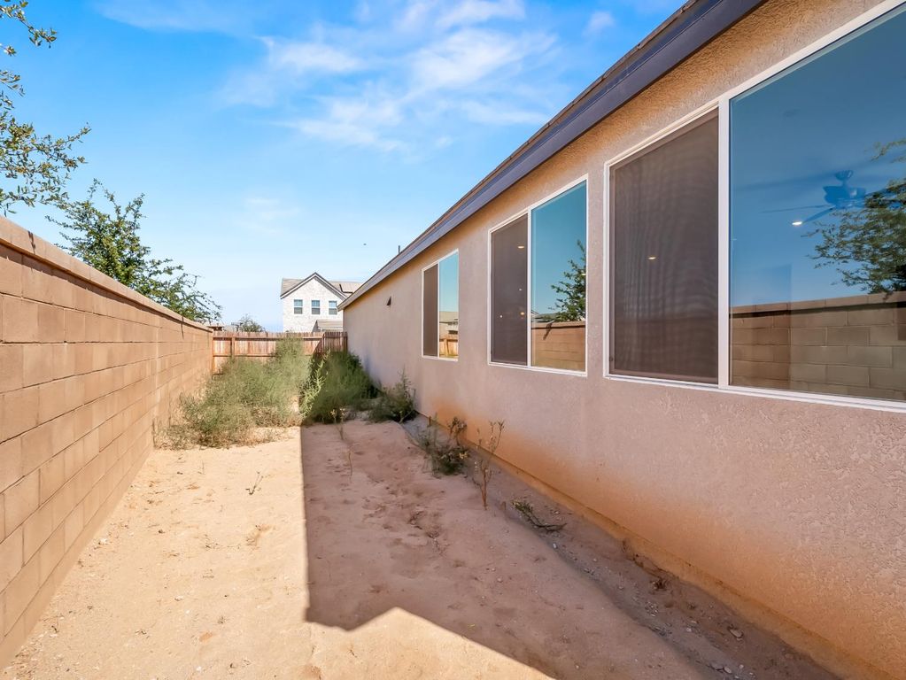 Image 33 of property listing at 1094 Sawtooth Drive W, Madera, CA 93636
