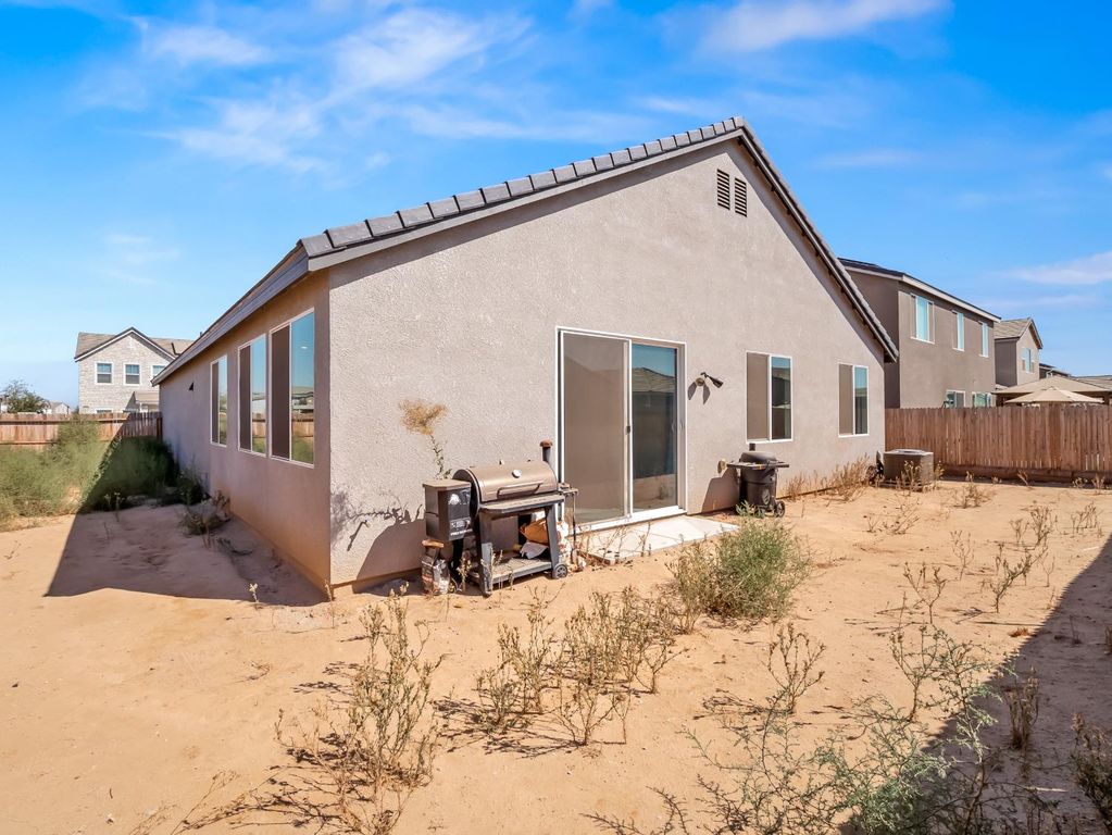 Image 35 of property listing at 1094 Sawtooth Drive W, Madera, CA 93636