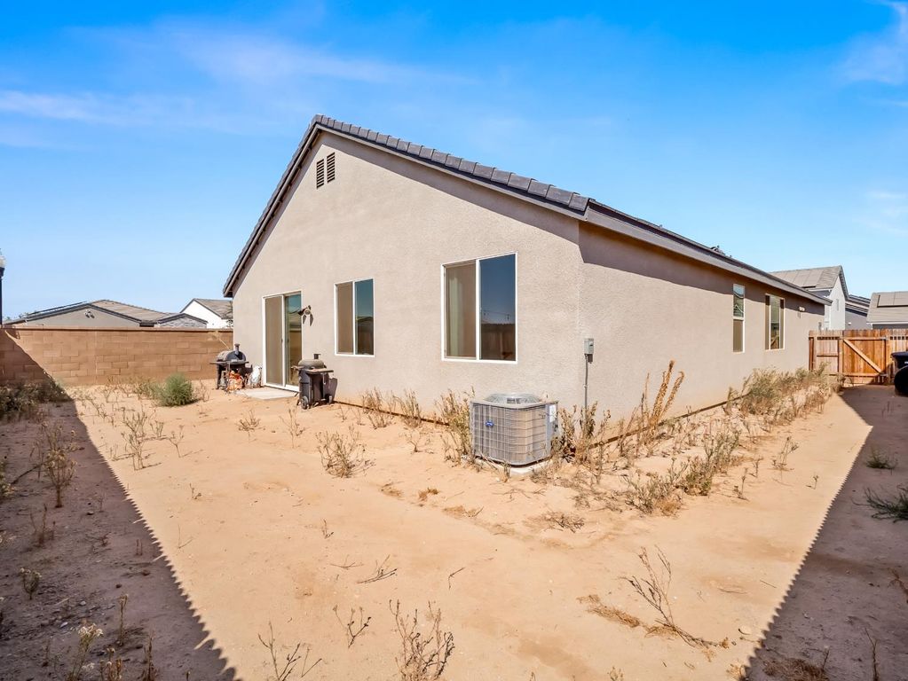Image 36 of property listing at 1094 Sawtooth Drive W, Madera, CA 93636