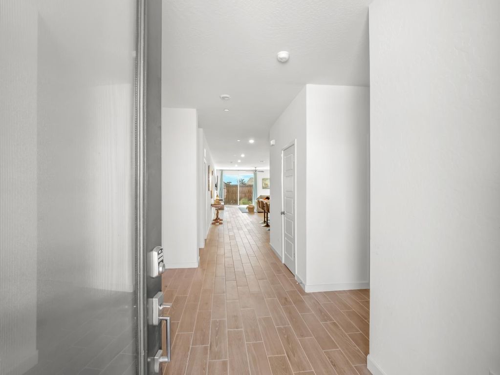 Image 4 of property listing at 1094 Sawtooth Drive W, Madera, CA 93636