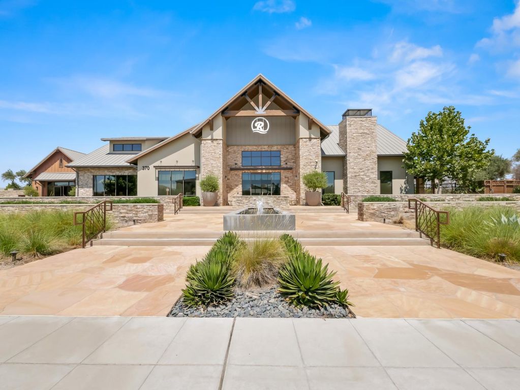 Image 43 of property listing at 1094 Sawtooth Drive W, Madera, CA 93636