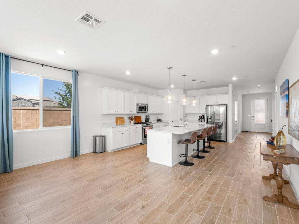 Image 8 of property listing at 1094 Sawtooth Drive W, Madera, CA 93636