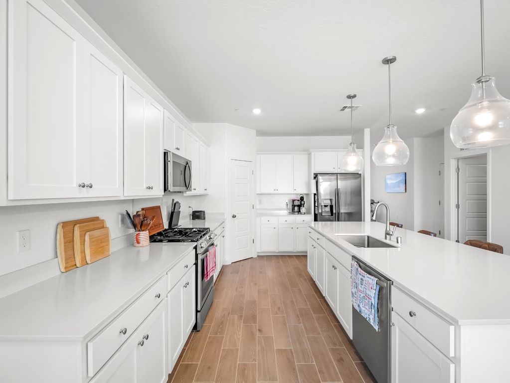 Image 9 of property listing at 1094 Sawtooth Drive W, Madera, CA 93636