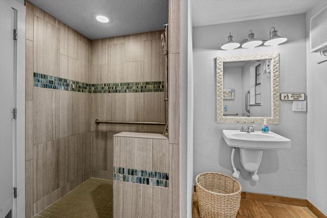 1711 Park Avenue SW, Albuquerque, NM 87104