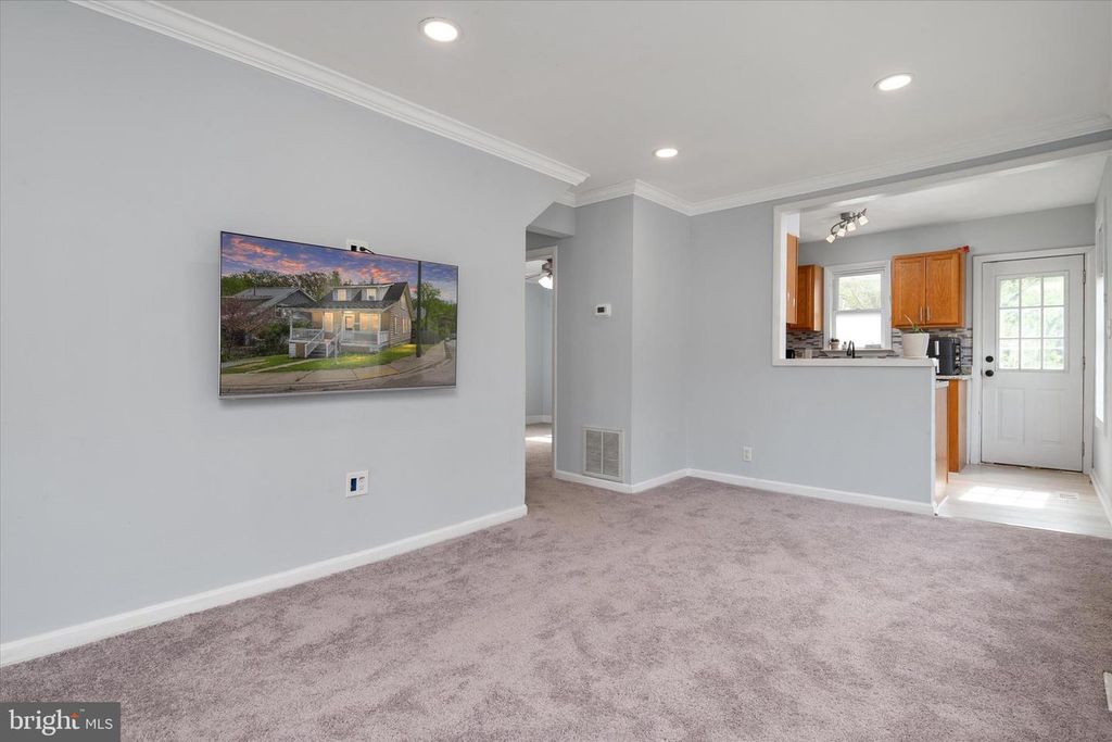 Image 10 of property listing at 37 PATAPSCO RD, Linthicum Heights, MD 21090