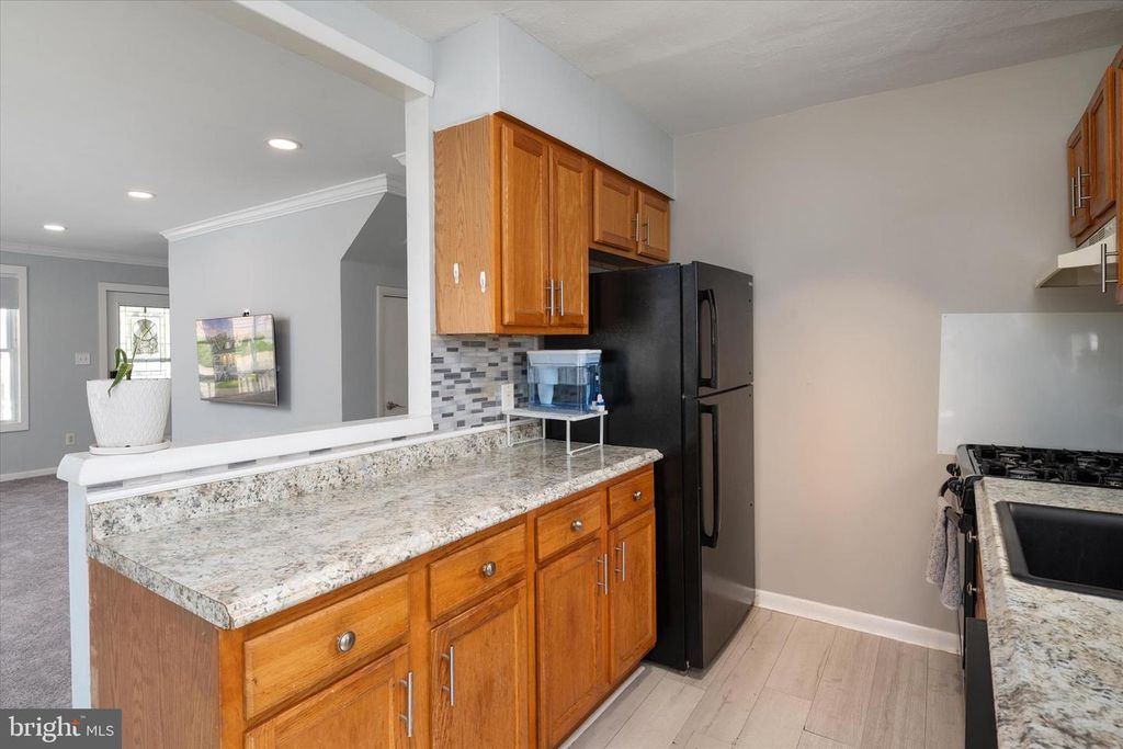 Image 14 of property listing at 37 PATAPSCO RD, Linthicum Heights, MD 21090