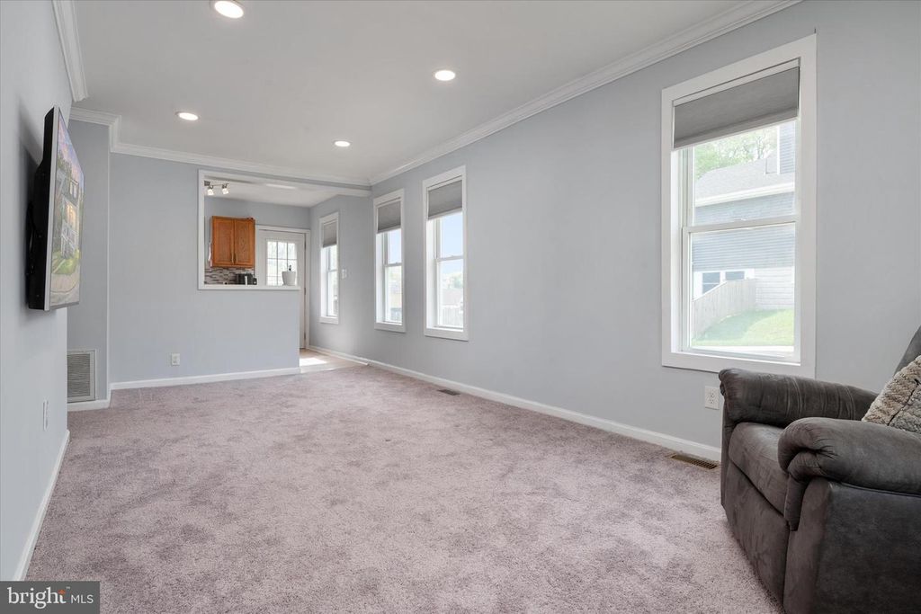 Image 9 of property listing at 37 PATAPSCO RD, Linthicum Heights, MD 21090