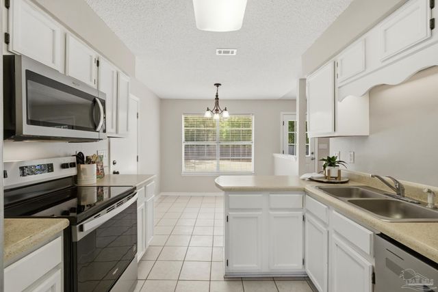 1513 Lighthouse Ct, Gulf Breeze, FL 32563