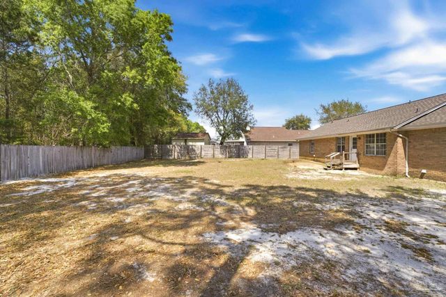 1513 Lighthouse Ct, Gulf Breeze, FL 32563