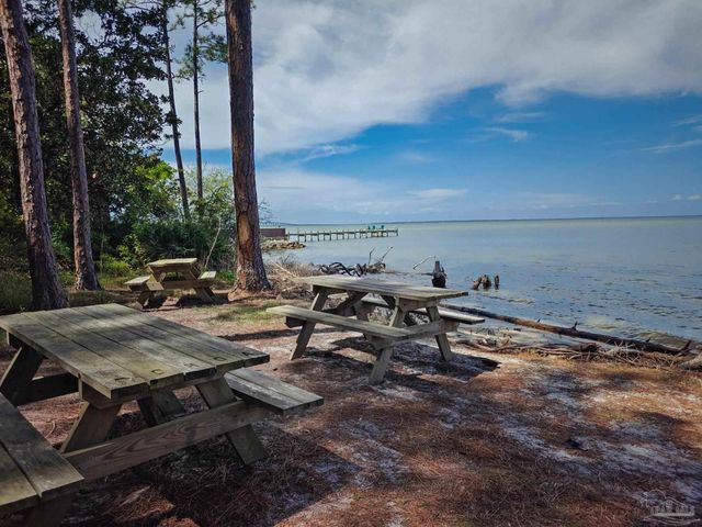 1513 Lighthouse Ct, Gulf Breeze, FL 32563