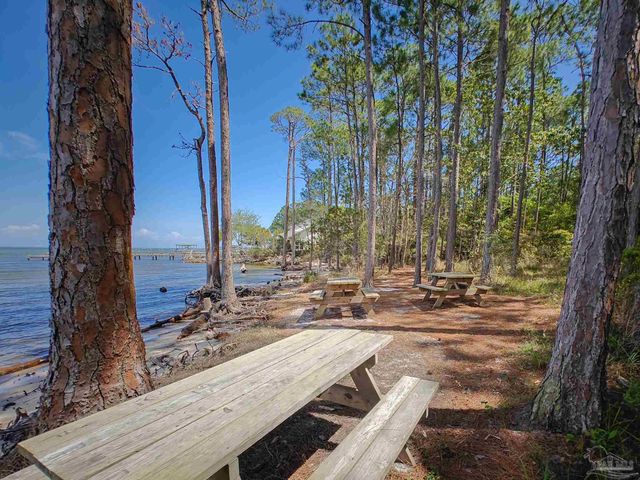 1513 Lighthouse Ct, Gulf Breeze, FL 32563