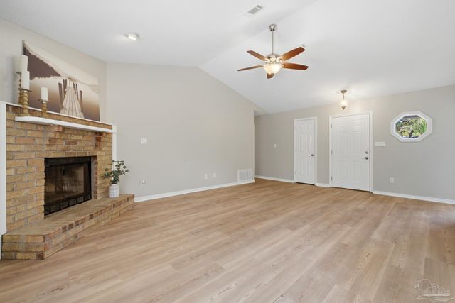 1513 Lighthouse Ct, Gulf Breeze, FL 32563