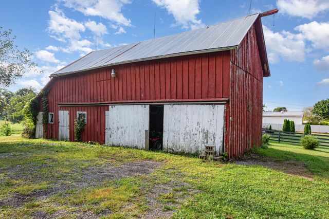 3340 Stringtown Road NE, Lancaster, OH 43130