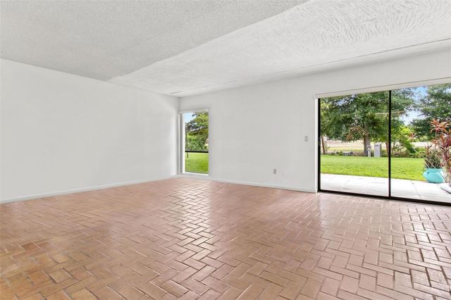 2075 LAKEWOOD CLUB DRIVE S 6A, St Petersburg, FL 33712