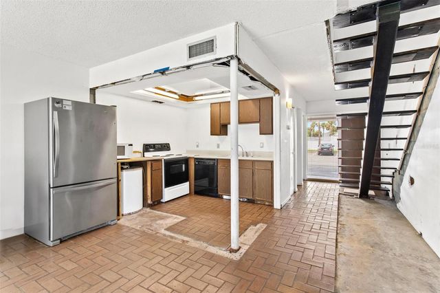 2075 LAKEWOOD CLUB DRIVE S 6A, St Petersburg, FL 33712