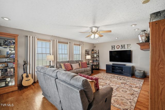 4052 Purchase Ridge Road, Duffield, VA 24244