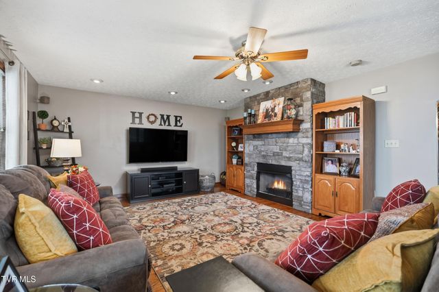 4052 Purchase Ridge Road, Duffield, VA 24244