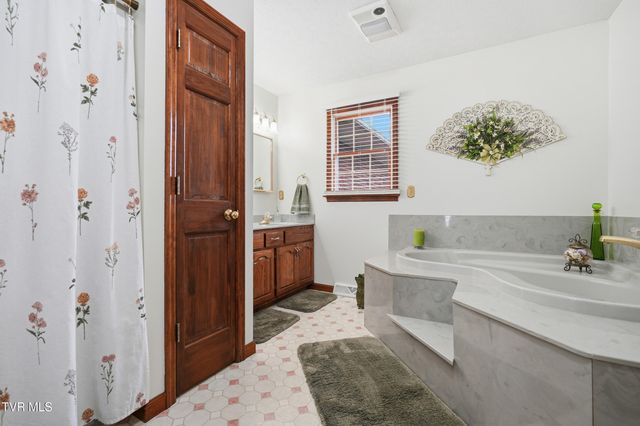 4052 Purchase Ridge Road, Duffield, VA 24244