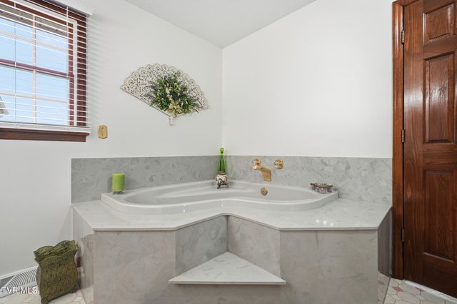 4052 Purchase Ridge Road, Duffield, VA 24244