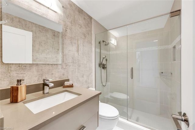 2211 Gulf Shore BLVD N # C4, Naples, FL 34102