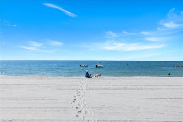 2211 Gulf Shore BLVD N # C4, Naples, FL 34102