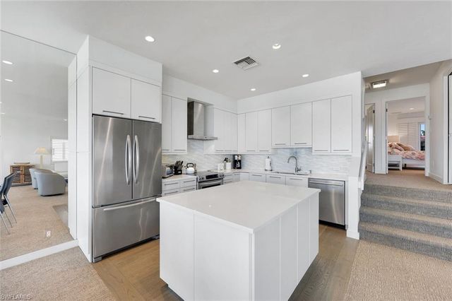 2211 Gulf Shore BLVD N # C4, Naples, FL 34102