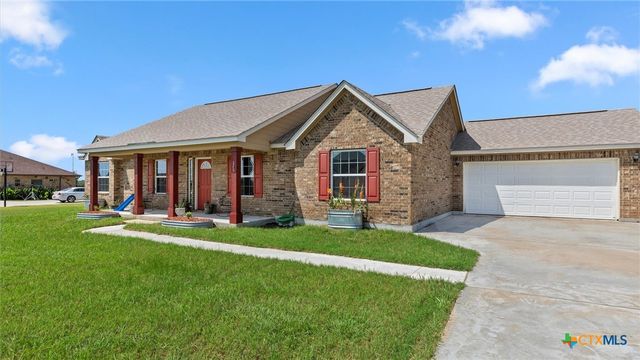 145 Gentle Breeze, Floresville, TX 78114