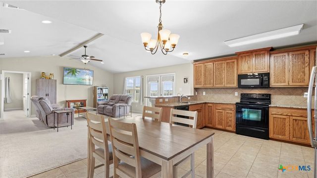 145 Gentle Breeze, Floresville, TX 78114