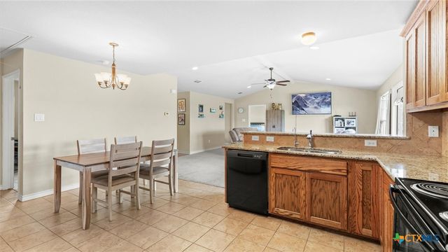 145 Gentle Breeze, Floresville, TX 78114