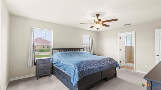 145 Gentle Breeze, Floresville, TX 78114