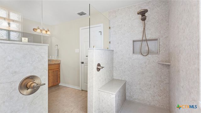 145 Gentle Breeze, Floresville, TX 78114