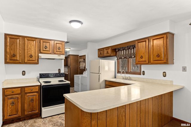 5535 W SIOUX Trail, Peoria, IL 61607