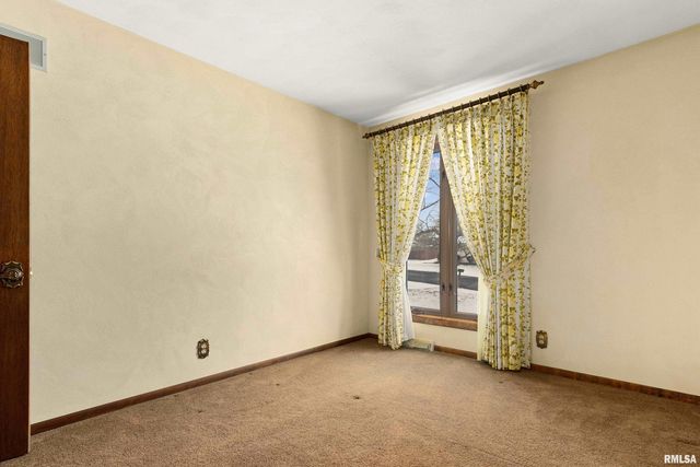 5535 W SIOUX Trail, Peoria, IL 61607