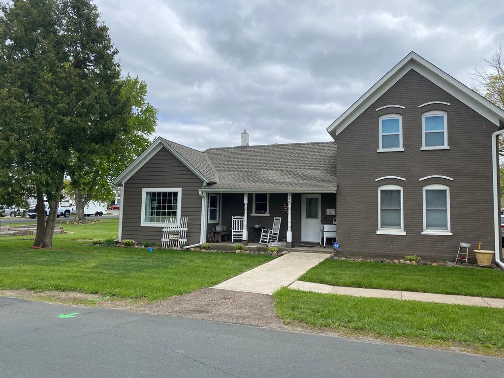 728 Bluff Avenue E, Shakopee, MN 55379