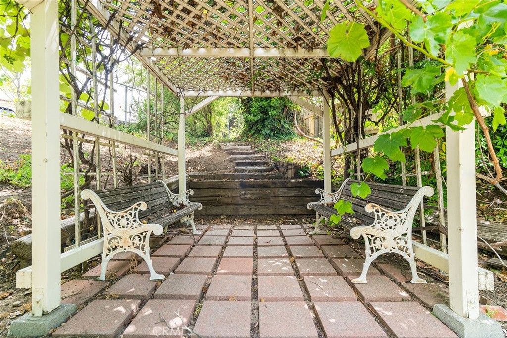 Image 25 of property listing at 4018 Joelton Drive, Agoura Hills, CA 91301
