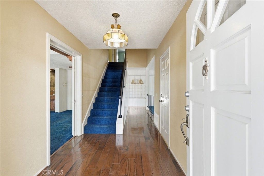 Image 3 of property listing at 4018 Joelton Drive, Agoura Hills, CA 91301