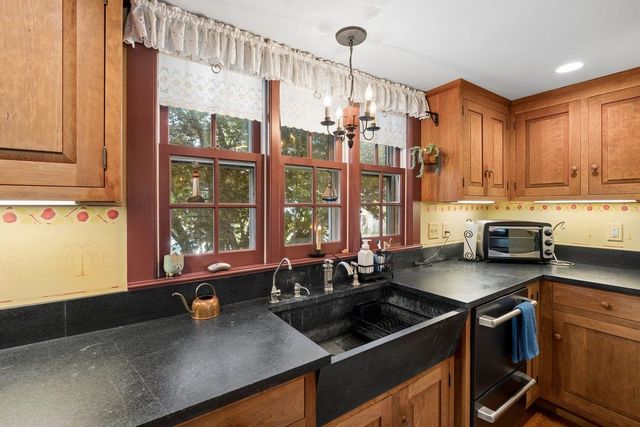 1 Old Jailhouse Road, Amherst, NH 03031