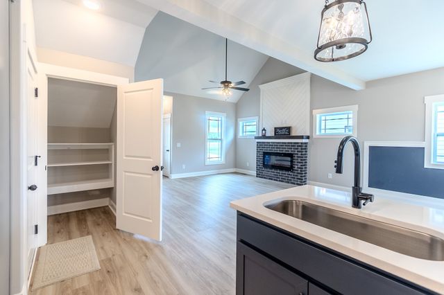 213 Harvest Moon Dr, Clarksville, TN 37043