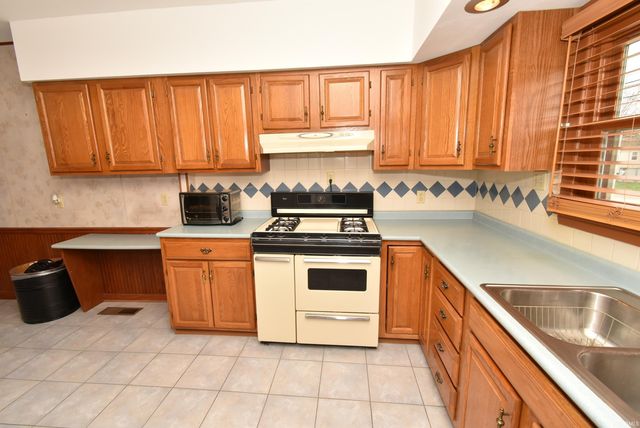 105 N Van Buren Avenue, Fowler, IN 47944